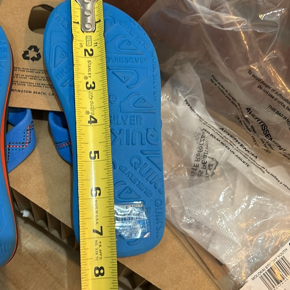 Quicksilver boys flip flops bright blue strap size 12 toddler Never worn - Picture 7 of 7